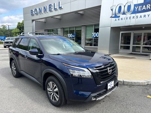 Used 2022 Nissan Pathfinder SL w/ SL Black Package AWD/4WD image 1