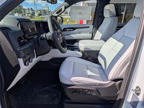 New 2026 Chevrolet Suburban Premier image 16