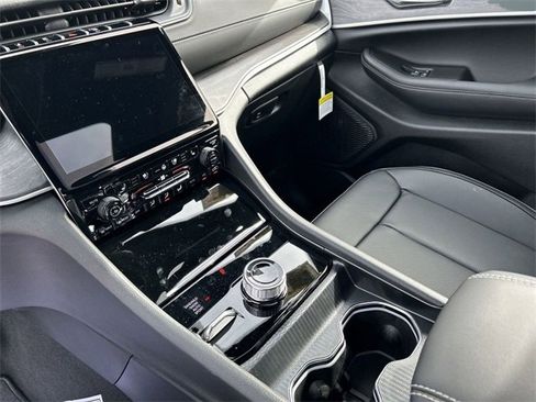 New 2025 Jeep Grand Cherokee L Limited w/ Luxury Tech Group II image 24