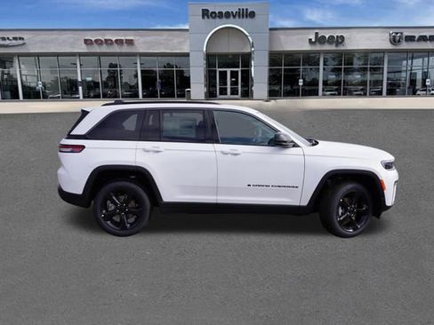 New 2026 Jeep Grand Cherokee Limited w/ Limited Altitude Package AWD/4WD image 3
