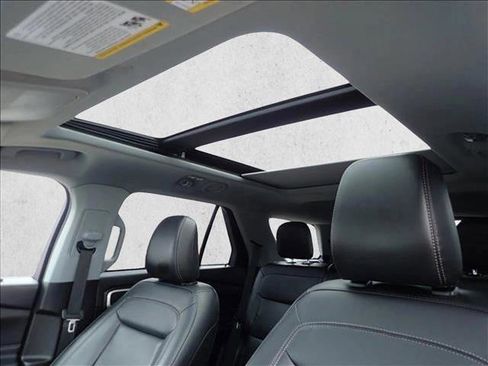 Used 2022 Ford Explorer XLT w/ Equipment Group 202A AWD/4WD image 14