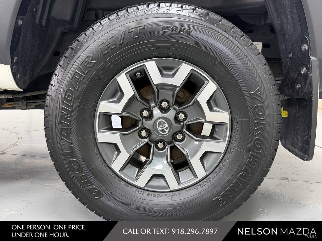 Used 2020 Toyota Tacoma TRD Off-Road w/ TRD Premium Off Road Package AWD/4WD image 12
