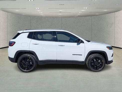 New 2026 Jeep Compass Latitude image 3
