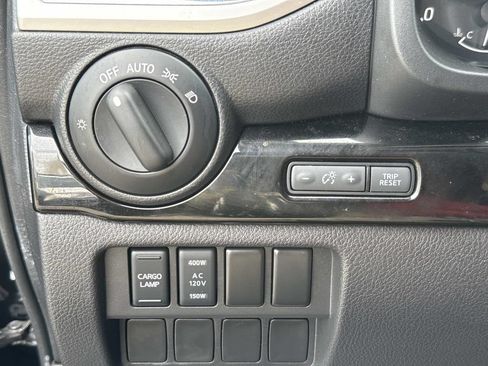 Used 2021 Nissan Titan SV w/ SV Convenience Package RWD image 43