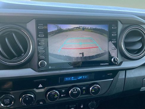 Used 2022 Toyota Tacoma TRD Off-Road image 22