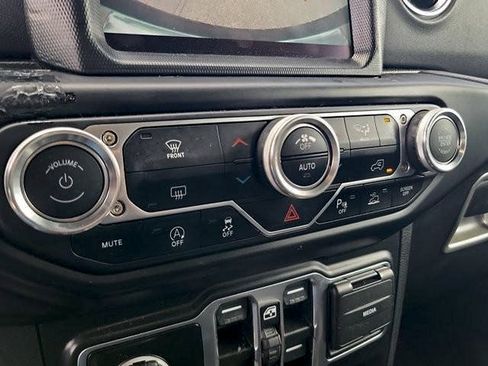 Used 2021 Jeep Wrangler Unlimited Sahara AWD/4WD image 27