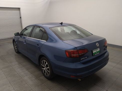 Used 2017 Volkswagen Jetta SE FWD image 5