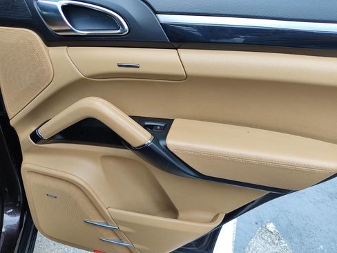 Used 2016 Porsche Cayenne image 50