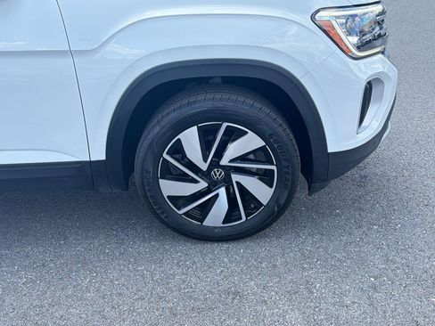 Used 2025 Volkswagen Atlas SE image 11