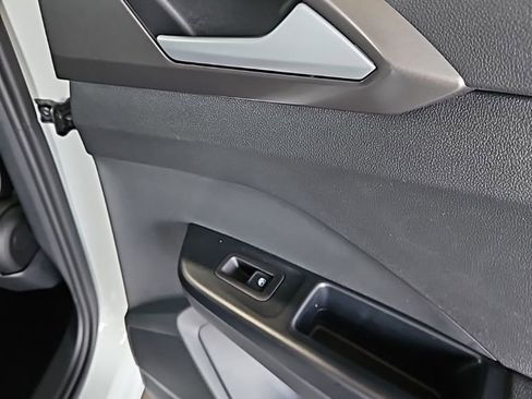 New 2026 Volkswagen Taos SE FWD image 16