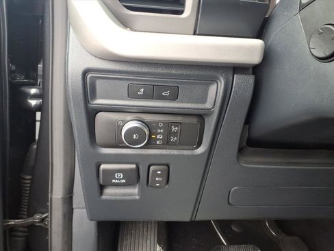 Used 2022 Ford Expedition XLT image 13