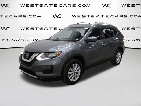 Used 2020 Nissan Rogue SV image 1