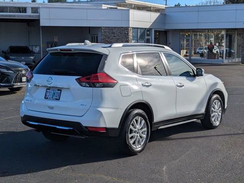 Used 2017 Nissan Rogue SV image 5
