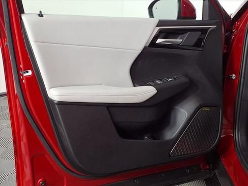 Used 2025 Mitsubishi Outlander SE image 21