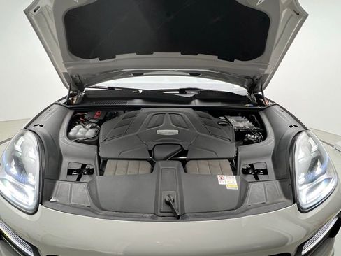 Used 2023 Porsche Cayenne Platinum Edition image 26