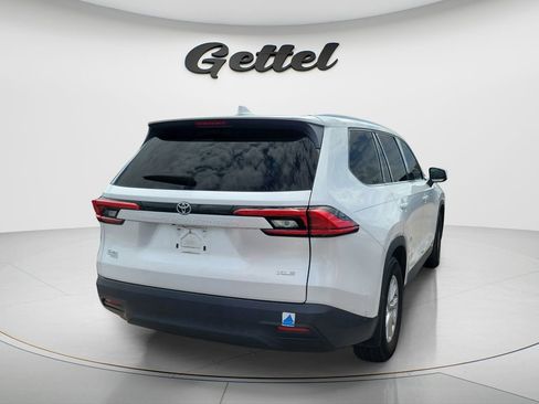 Used 2024 Toyota Grand Highlander XLE image 3
