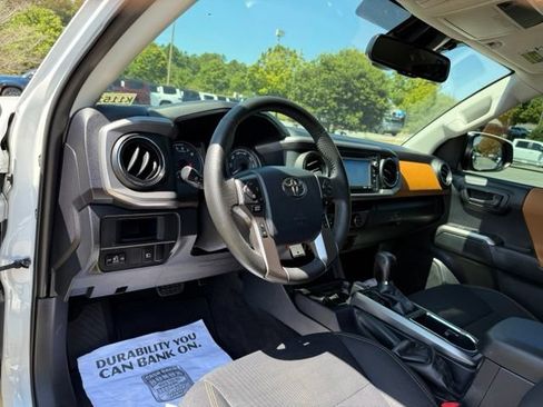 Used 2018 Toyota Tacoma SR5 RWD image 14