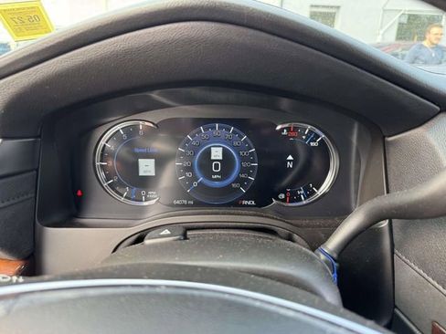 Used 2019 Cadillac Escalade Premium Luxury RWD image 30