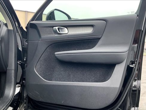 Used 2025 Volvo XC40 B5 Core w/ Protection Package Premier image 27