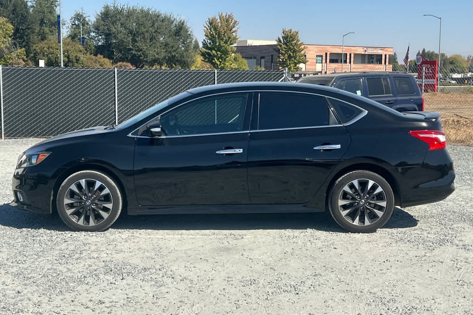 Used 2016 Nissan Sentra SR w/ Driver's Assist Package FWD image 6