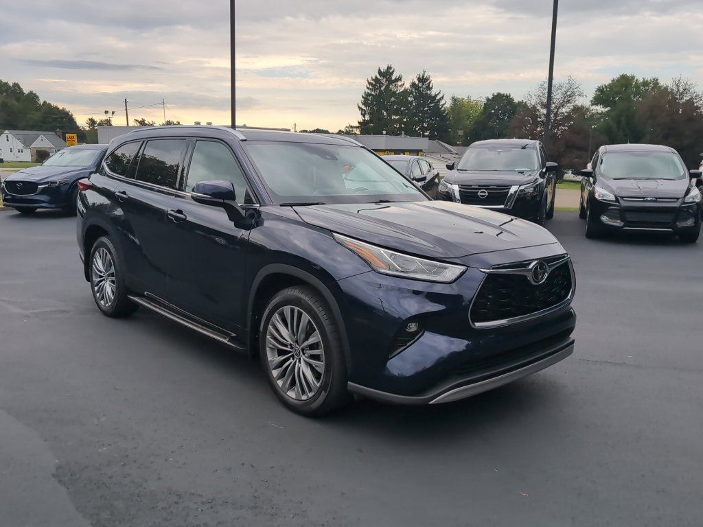 Used 2021 Toyota Highlander Platinum AWD/4WD image 2