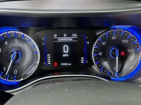 Used 2019 Chrysler Pacifica Touring Plus w/ S Appearance Package FWD image 13