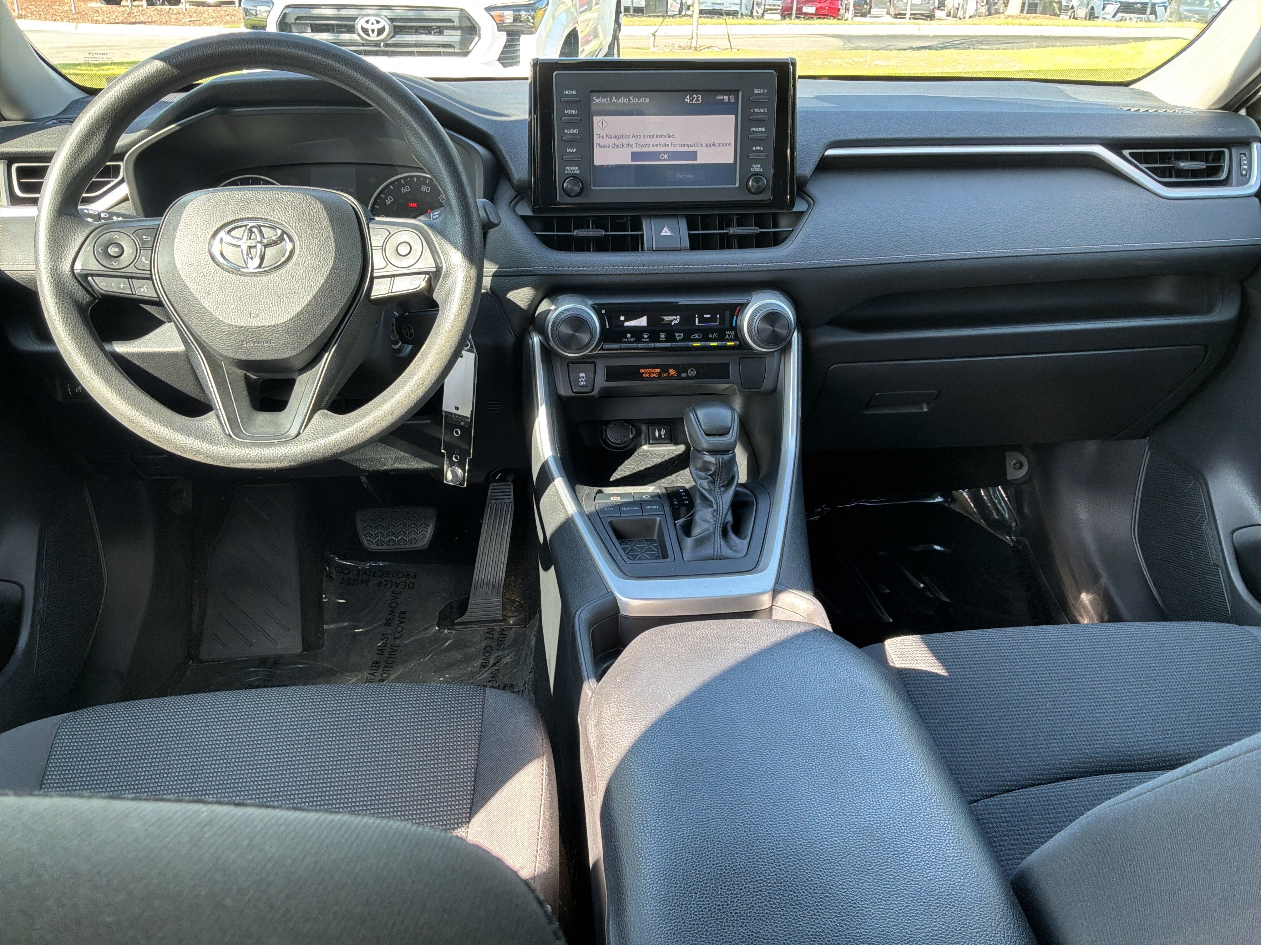 Used 2019 Toyota RAV4 LE FWD image 36