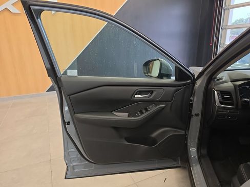 Used 2026 Nissan Rogue SV FWD image 15
