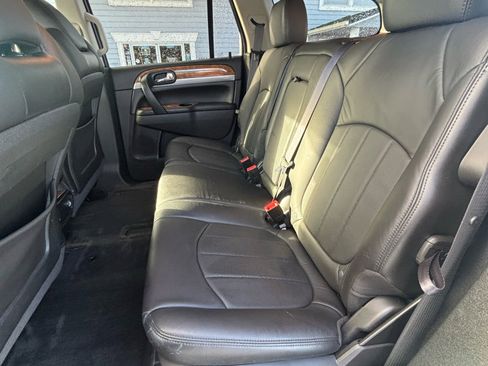 Used 2011 Buick Enclave CXL image 21