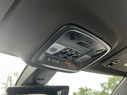 Used 2023 Chevrolet Traverse RS AWD/4WD image 30