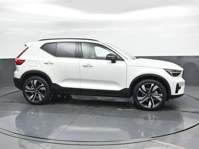 New 2026 Volvo XC40 B5 Ultra w/ Climate Package