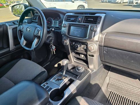 Certified 2019 Toyota 4Runner SR5 AWD/4WD image 10