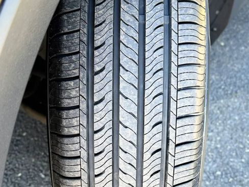 Used 2018 Volkswagen Tiguan SE image 42