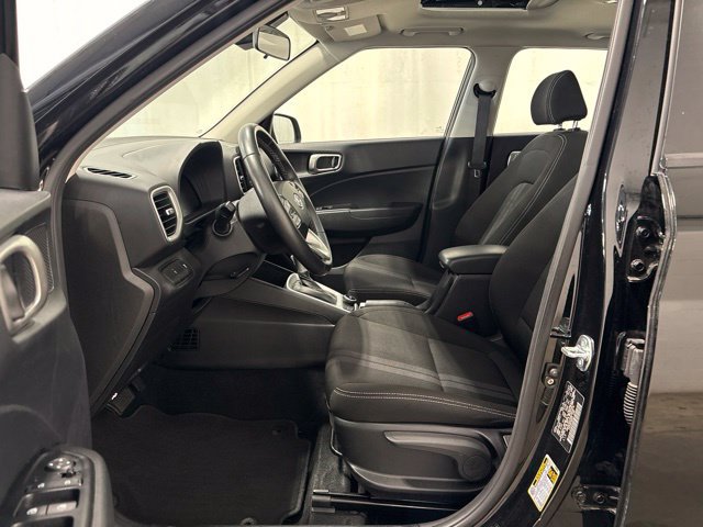 Used 2025 Hyundai Venue SEL FWD image 12