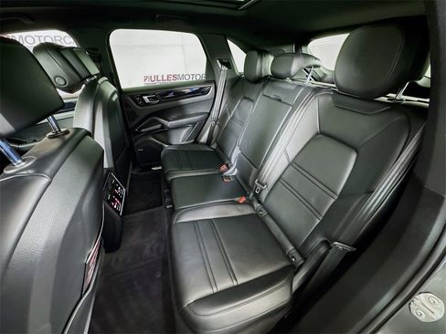 Used 2020 Porsche Cayenne S image 26