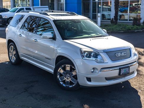 Used 2011 GMC Acadia Denali image 2