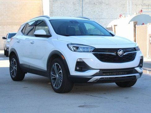 Certified 2022 Buick Encore GX Essence image 2