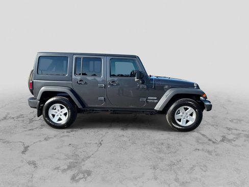 Used 2018 Jeep Wrangler Unlimited Sport S AWD/4WD image 9