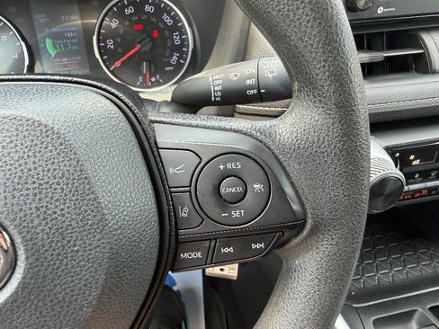 Used 2020 Toyota RAV4 LE w/ All Weather Liner Package AWD/4WD image 31