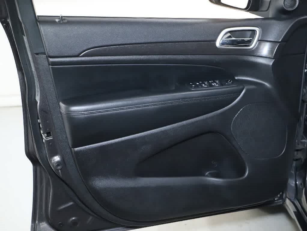 Used 2018 Jeep Grand Cherokee Altitude AWD/4WD image 15