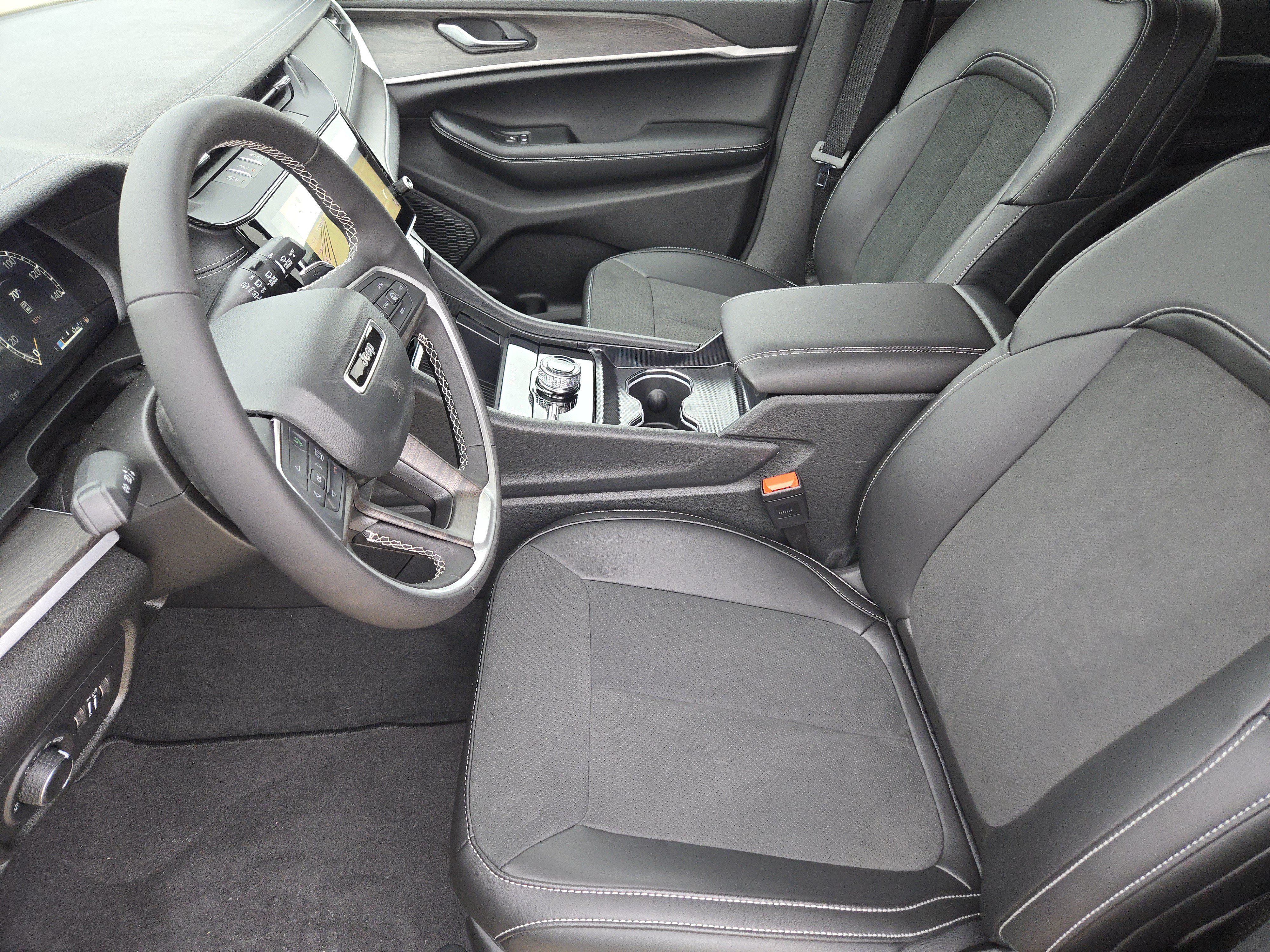 New 2026 Jeep Grand Cherokee Altitude AWD/4WD image 10