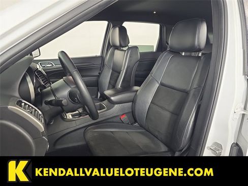 Used 2019 Jeep Grand Cherokee Altitude image 17