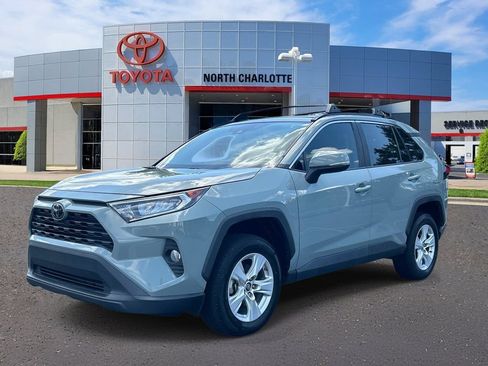 Used 2019 Toyota RAV4 XLE FWD image 3