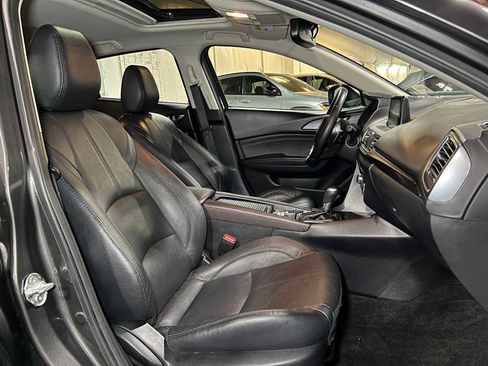 Used 2018 MAZDA MAZDA3 Grand Touring w/ Premium Equipment Package image 12