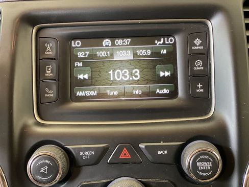 Used 2017 Jeep Grand Cherokee Laredo AWD/4WD image 19