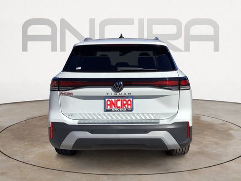 New 2026 Volkswagen Tiguan SE FWD image 7
