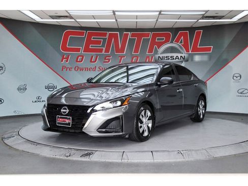 Used 2024 Nissan Altima 2.5 S image 2