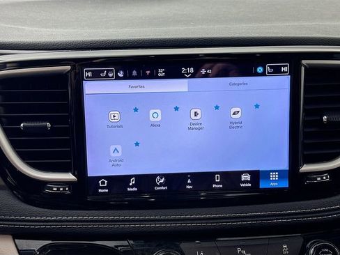 Used 2024 Chrysler Pacifica Select image 13