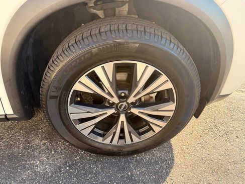 Used 2022 Nissan Rogue SV w/ SV Premium Package image 14