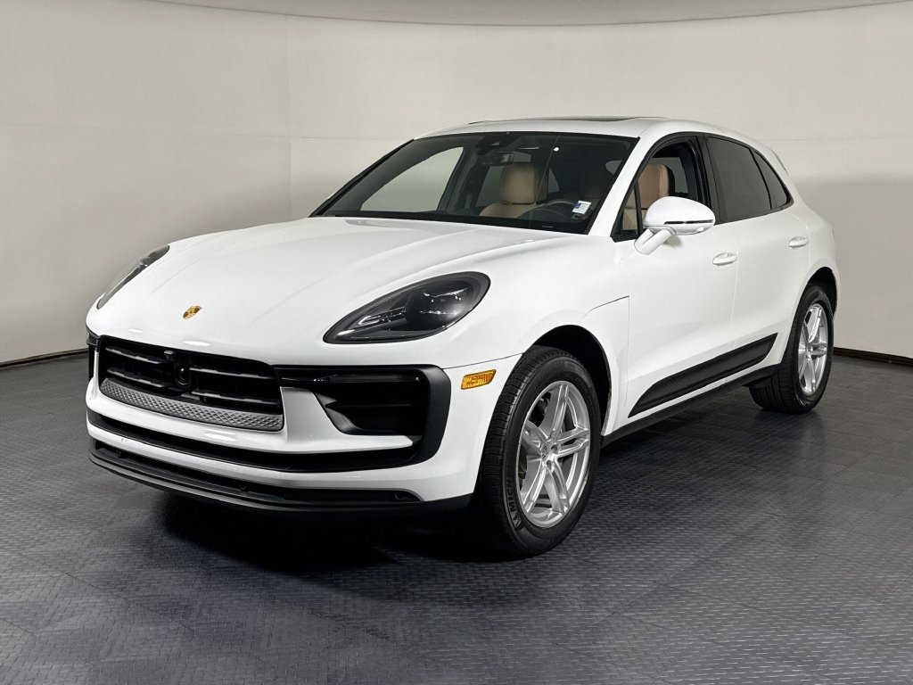 Used 2026 Porsche Macan AWD/4WD image 1